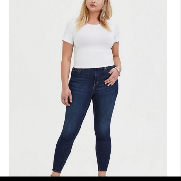 NEW Torrid Womens Crew Neck Cropped Tee SIZE 12, 0X, TORRID SIZE 0 - Picture 1 of 6